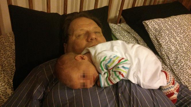 SYPIAŁ U MNIE JAK BYŁ Z PANIĄ DOMINIKĄ 