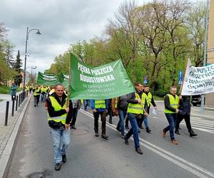 Wielki protest branży drzewnej w Białymstoku. Kilkaset osób przeszło ulicami miasta