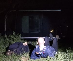 Nocny pościg za piratem drogowym zakończył się w rowie. Kolejny, którego sądowy zakaz nie powstrzymał przed kierowaniem