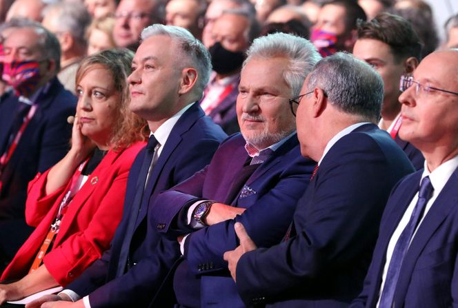 AI wybrała 5 najlepszych polityków w Polsce ostatnich 30 lat! 