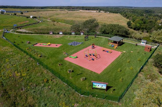 Pod Poznaniem powstał plac zabaw na wysypisku śmieci