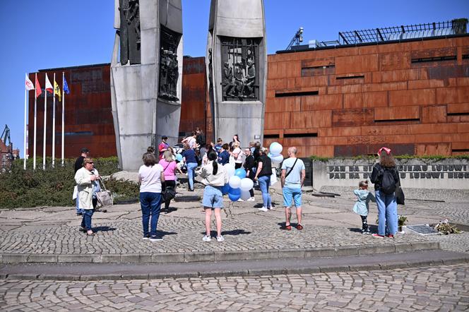 Uczcili pamięć zmarłego Kamila z Częstochowy. Zapalono znicze i wypuszczono balony 