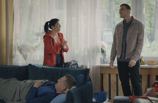 M jak miłość, odcinek 1882. Kinga (Katarzyna Cichopek), Piotrek (Marcin Mroczek), Mateusz (Rafał Kowalski)