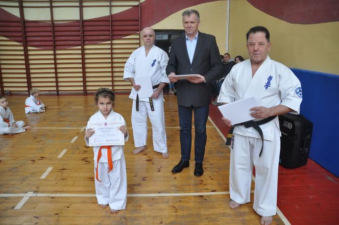 Akademia Karate w Skarżysku. Certyfikaty na wyższe stopnie dla wychowanków klubu