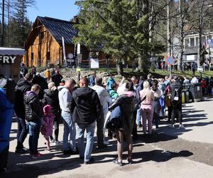 Tłumy w Tatrach podczas majówki 2023