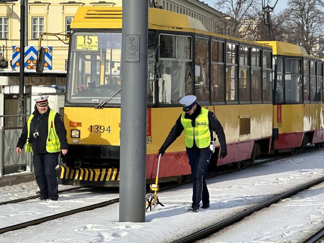 Potrącenia pieszej przez tramwaj na przystanku Ratusz-Arsenał