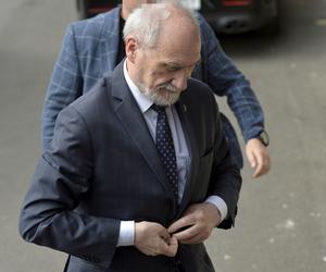 Antoni Macierewicz z ochroną