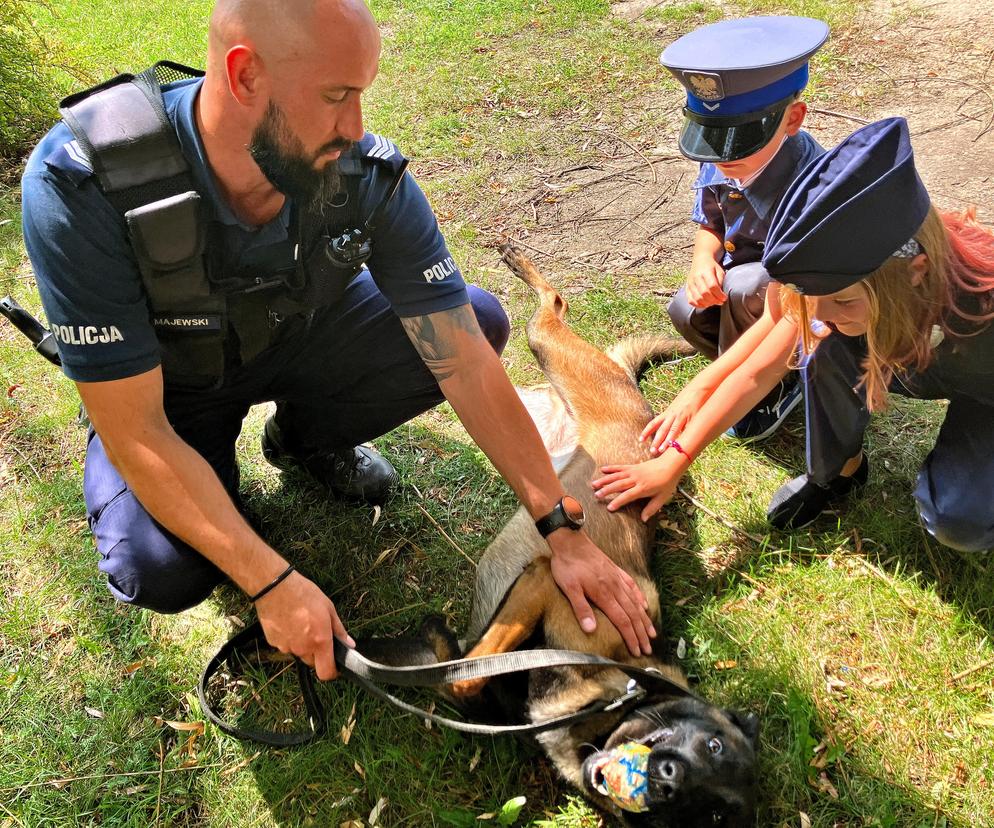 Wyjątkowa wizyta 7-letniego bohatera. Lucjan pojawił się w Komendzie Miejskiej Policji w Toruniu