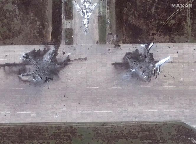 Zdjęcia satelitarne bombowców zniszczonych podczas operacji Pajęczyna.