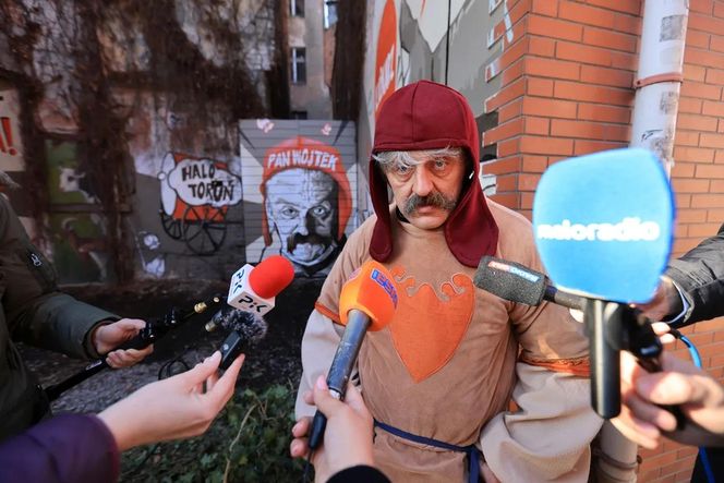 Nowy mural w Toruniu. Przedstawia legendy starówki