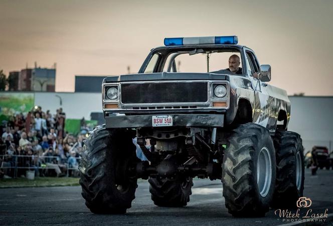 Ekstremalna jazda, ogień i dużo dymu! Monster trucki i kaskaderzy opanują Łomżę [AUDIO]