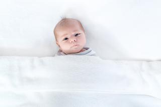 Zez u noworodka: czy to normalne? Przyczyny zeza u noworodka