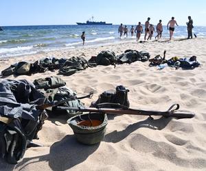 Turyści usłyszeli strzały, a czołgi wjechały na plaże. Zobaczcie zdjęcia z finałowej inscenizacji „Lądowanie na plaży”!