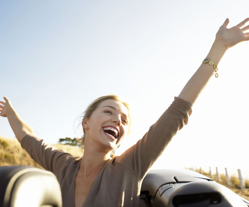 Mówi się, że szczęście w dużej mierze zależy od nas samych - specjaliście twierdzą, że aby osiągnąć pełnię szczęścia wystarczy pozytywnie myśleć o sobie i swoich działaniach, dbać o kondycję fizyczną i psychiczną oraz wyznaczać sobie nowe cele.
