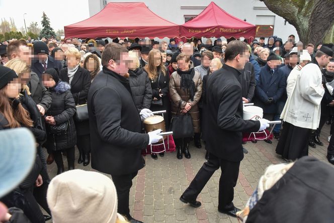 Tłumy żegnały młodego burmistrza i jego ojca