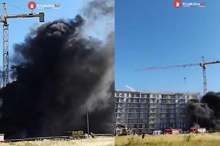 Pożar na terenie placu budowy w Krakowie. Gęsty, czarny dym widać było z oddali [WIDEO]