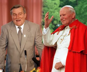 Lech Wałęsa spytał Jana Pawła II, czy ma wymienić żonę na młodszy model! Reakcja papieża powala