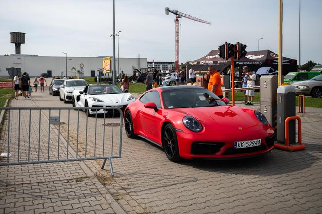 Szybkie samochody, drogowe akrobacje oraz piękne kobiety. Tak było na Tuning Show Expo w Krakowie