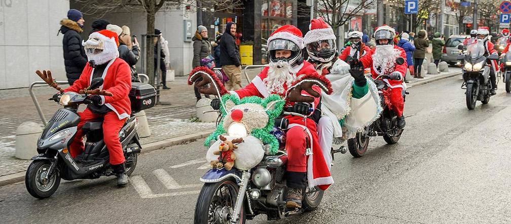 Mikołajkowa parada przejechała ulicami Trójmiasta! Nie zabrakło elfów i śnieżynek 