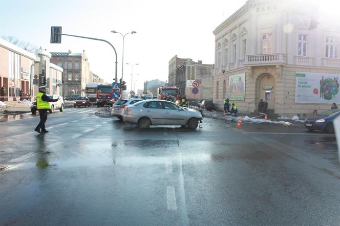 Śmiertelne potrącenie w Inowrocławiu! Nie żyje 54-letnia kobieta [ZDJĘCIA]