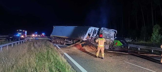 Dramat na S7. Autobus zderzył się z samochodem ciężarowym. Dziecko wśród poszkodowanych