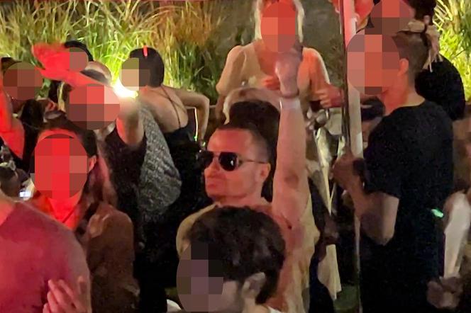 Hakiel bawi się, a nie pije