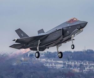 Polskie F-35 Husarz wylądowały w Ebbing. Tam polscy piloci rozpoczną szkolenie 