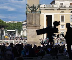 Tłumy na placu św. Piotra