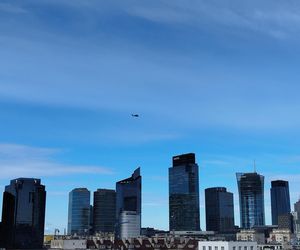 Blackhawk latał nad Warszawą. Zawisł nad najwyższym wieżowcem