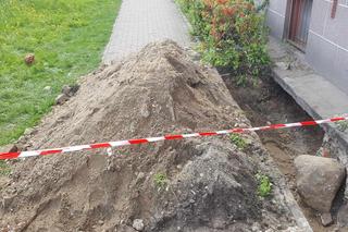 Makabryczne odkrycie w centrum Szczecinka. W wykopie była ludzka czaszka!