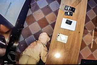 Gdy okradał bar, spadły mu spodnie. Wszystko się nagrało!