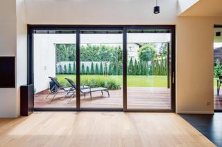 Trawy ozdobne na tarasie