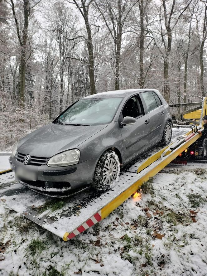 18-latka straciła panowanie nad autem i wjechała do rowu