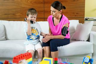 Barwy szczęścia odc. 1923. Ksawery (Bartosz Gruchot), Kasia (Katarzyna Glinka)