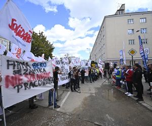 Protest pracowników pod ambasadą Turcji