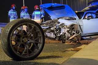 Warszawa: Sportowy mercedes warty 1,5 miliona roztrzaskany na moście Świętokrzyskim