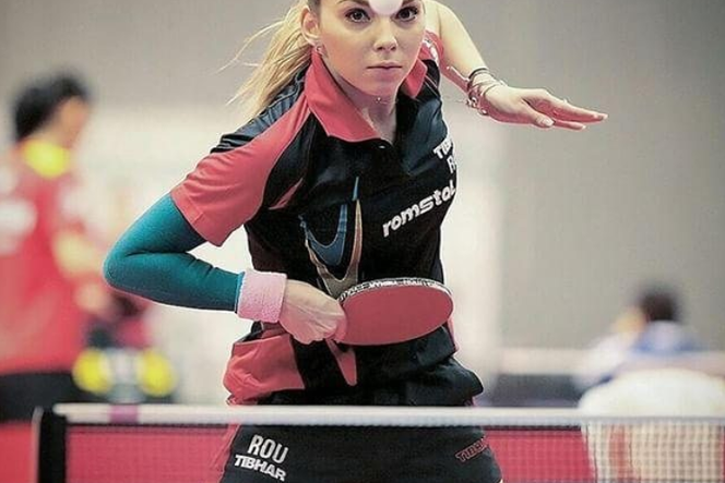 Seksowna tenisistka Bernadette Szocs