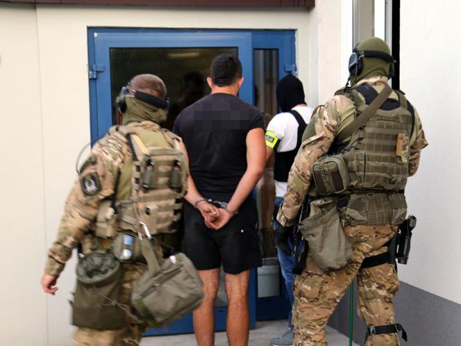 Handlarze narkotykami w rękach policji