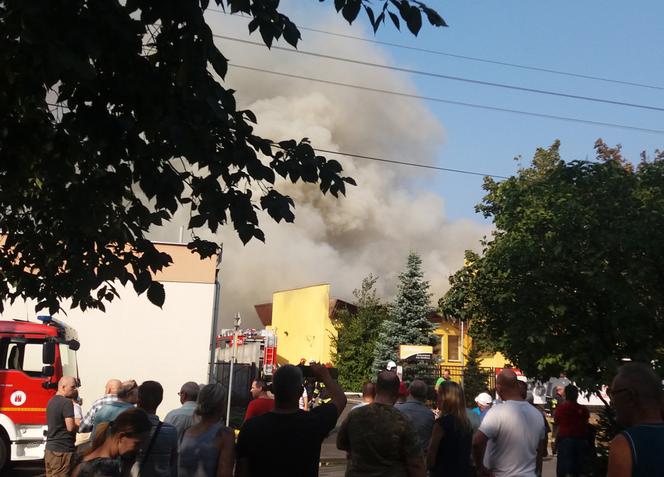 Pożar w Bydgoszczy. Płonie budynek przy ul. Bocznej [ZDJĘCIA]