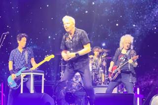 Brian May (Queen) dołączył na scenie do The Offspring. Był to niezwykły występ
