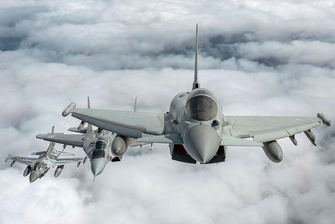 Brytyjski Eurofighter Typhoon, i polskie MiG-29 i F-16