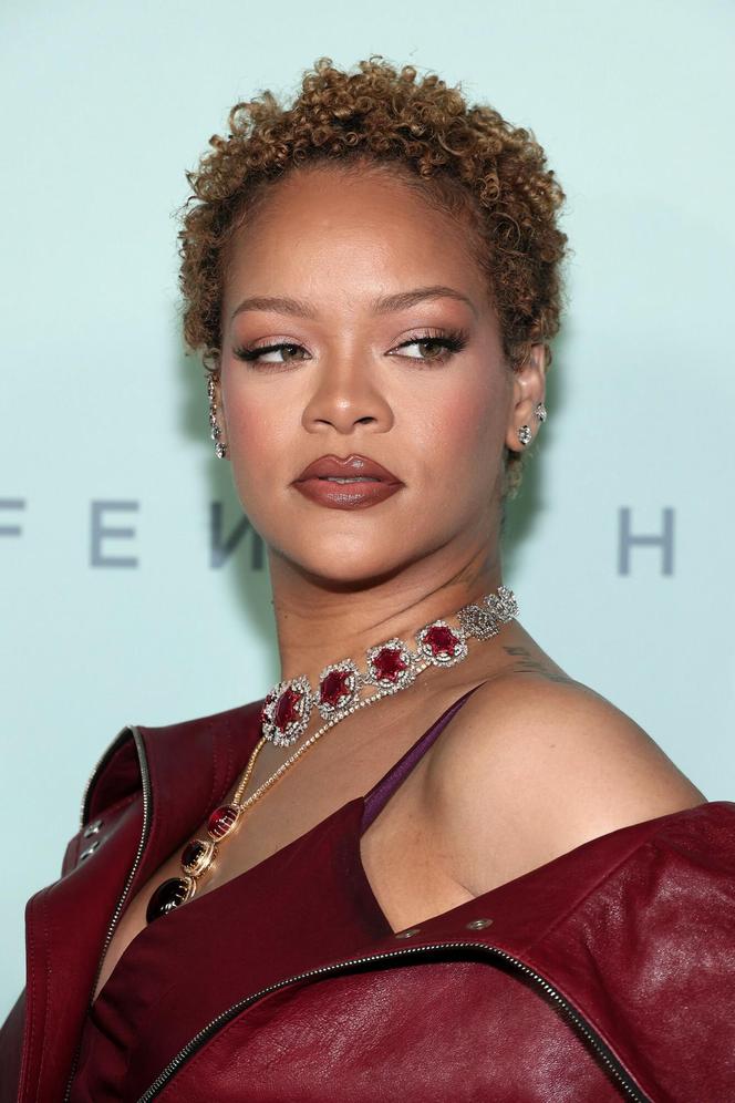 Rihanna pokazała nową fryzurę