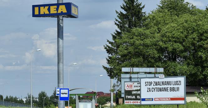 IKEA zwalnia za poglądy?! ZASKAKUJĄCY billboard przed sklepem w Lublinie!