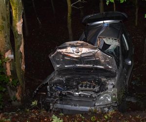  Zginęła pasażerka, kierowca uciekł z miejsca wypadku. 35-latek ukrywał się w lesie