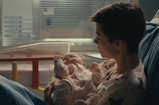 	Na dobre i na złe odc. 959 finał sezonu. Blanka (Pola Gonciarz), jej córka Nina (Michalina Grot)