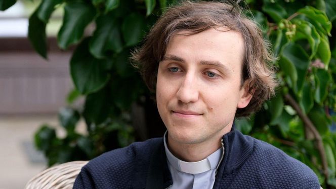 M jak miłość odc. 1825. Ksiądz Grzegorz (Paweł Janyst)