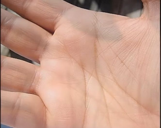 Tajemnicza linia na dłoni, którą mają wybrańcy.