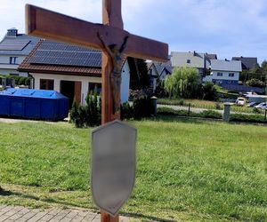 Kolorowe kwiaty i morze łez na pogrzebie Katarzyny z Raby Wyżnej. Zazdrosny mąż zabił ją 10 metrów od domu