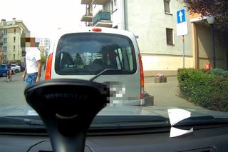 Policja pokazuje dramatyczna nagranie z pijanym kierowcą. 49-latek siał postrach na drogach Piaseczna