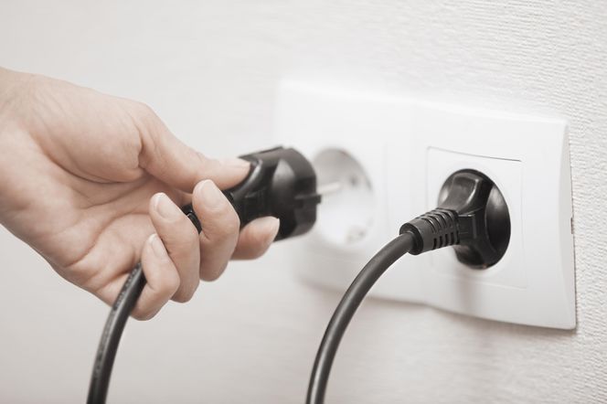 Uwaga na rachunki! 3 sprzęty, których lepiej nie odłączać z prądu 